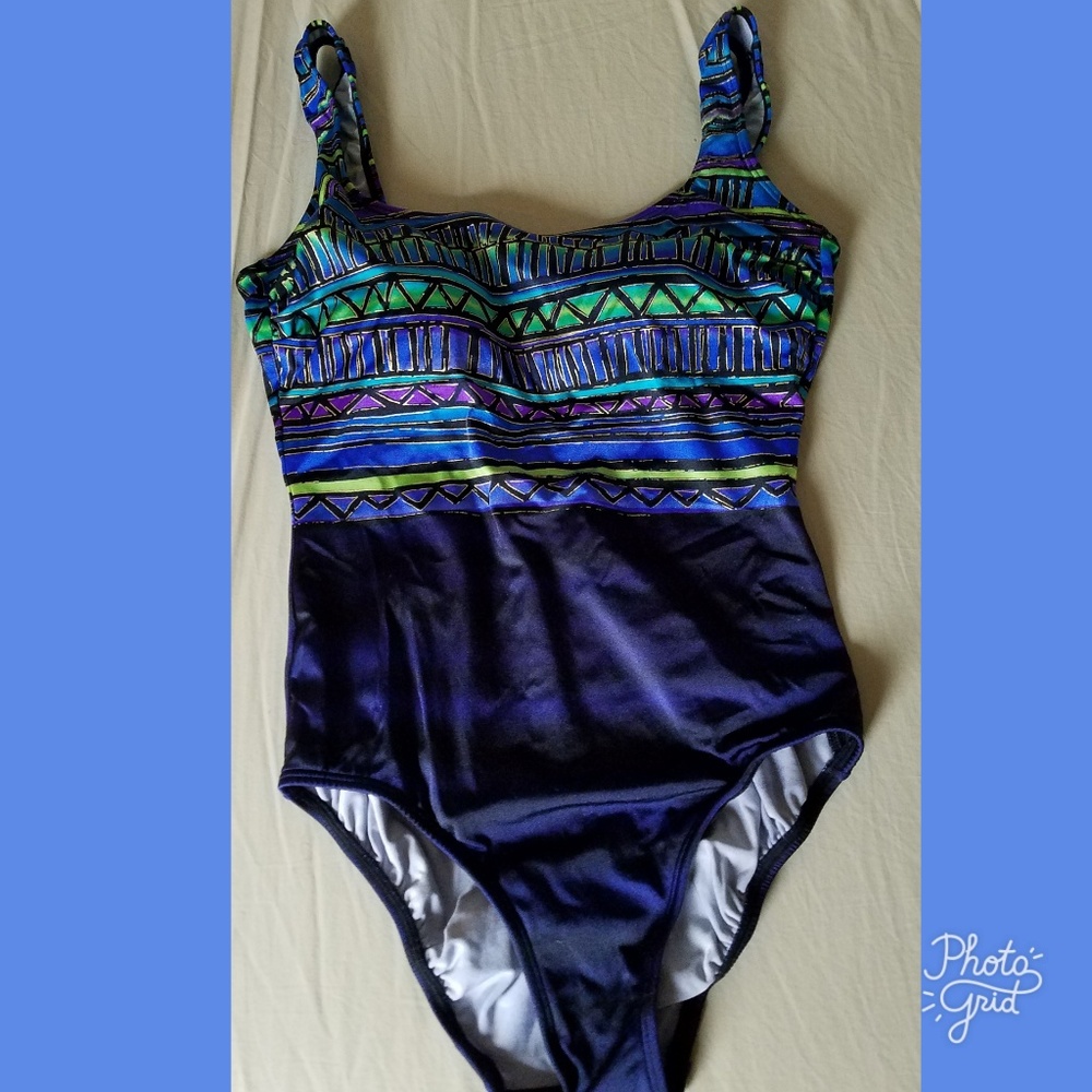 Geometric shape design one piece bathing suit